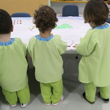 Escuela Infantil Los Robles niños con uniforme